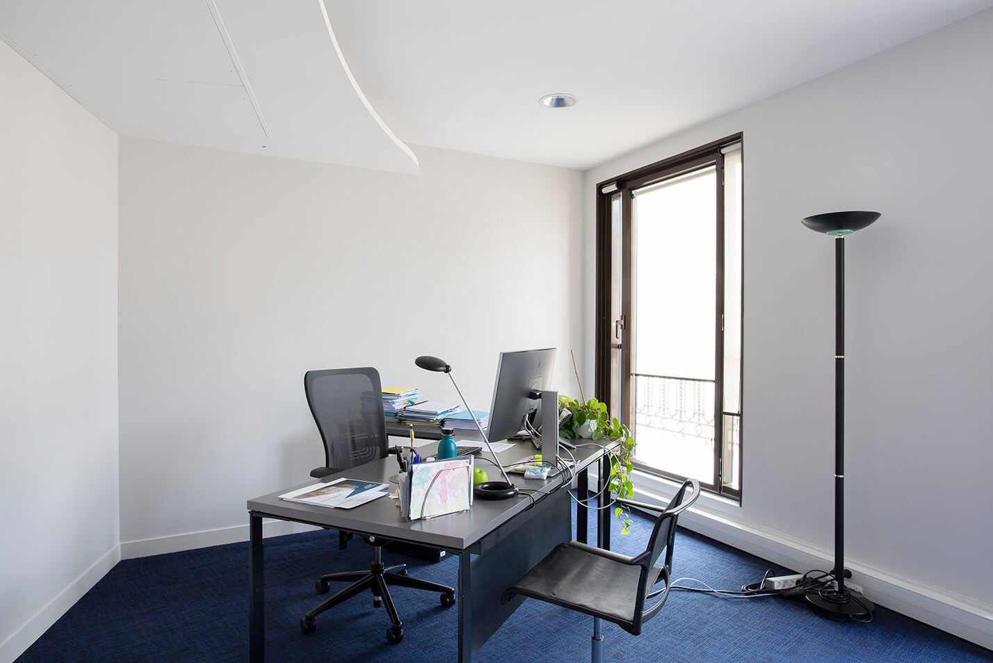 Bureau individuel aménagé par Synergy Travaux