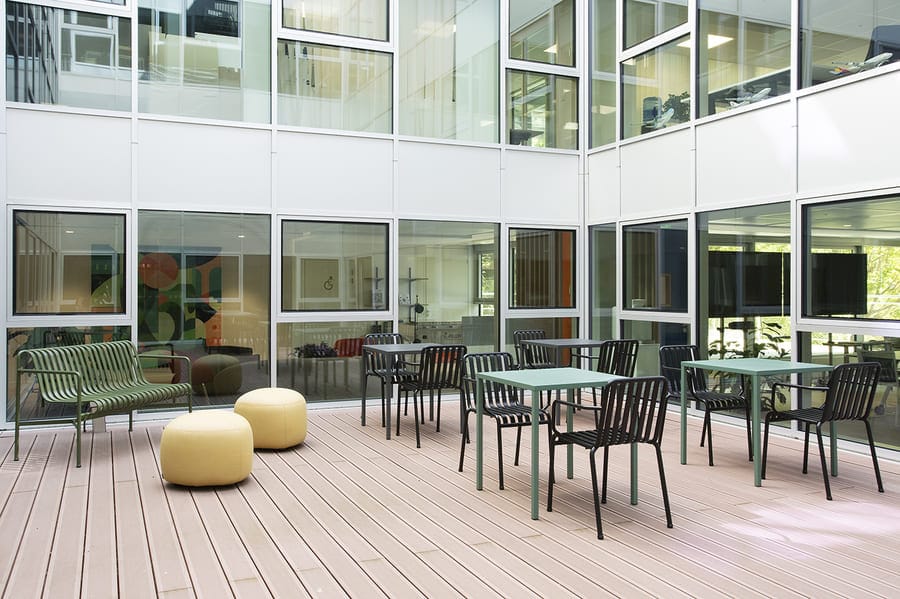 Portes et vitrages acoustiques dans des bureaux professionnels