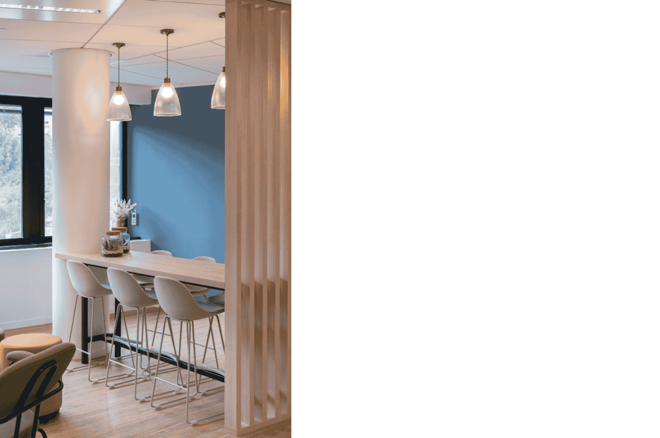 Espace de convivialité aménagé par Synergy Travaux