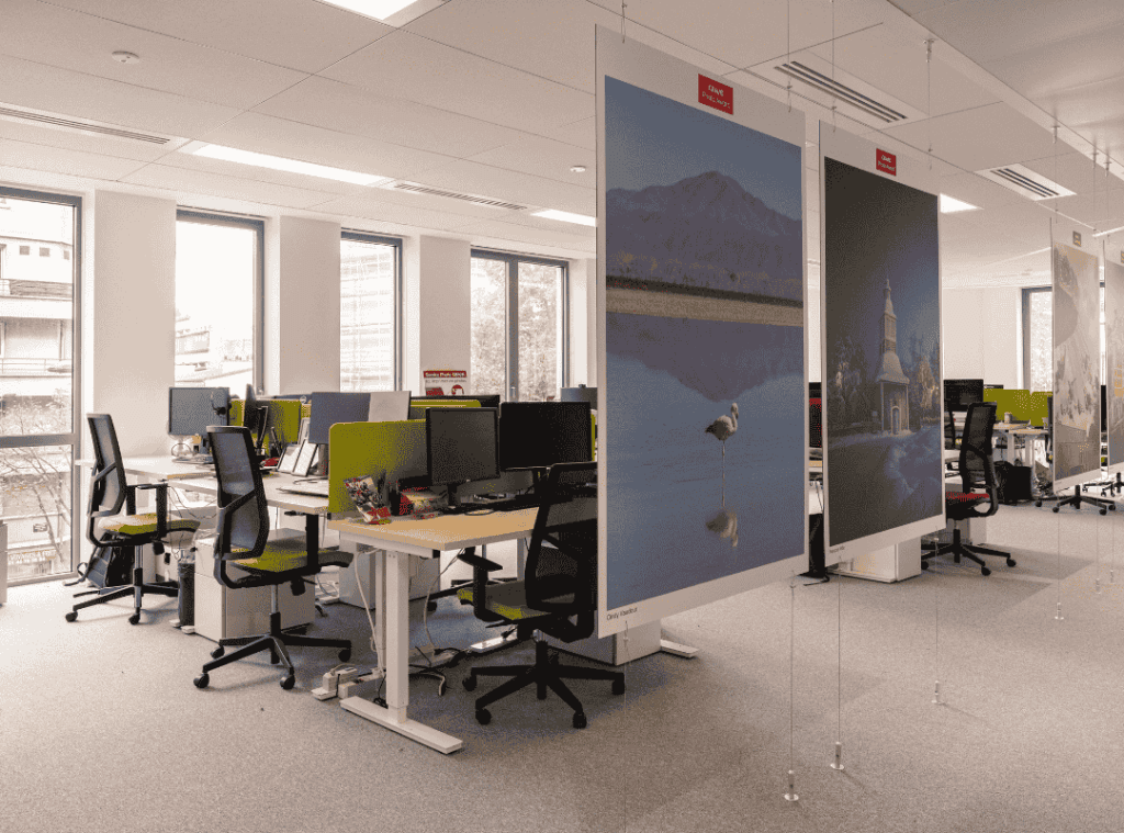 Aménagement de postes de travail dans des bureaux collectifs