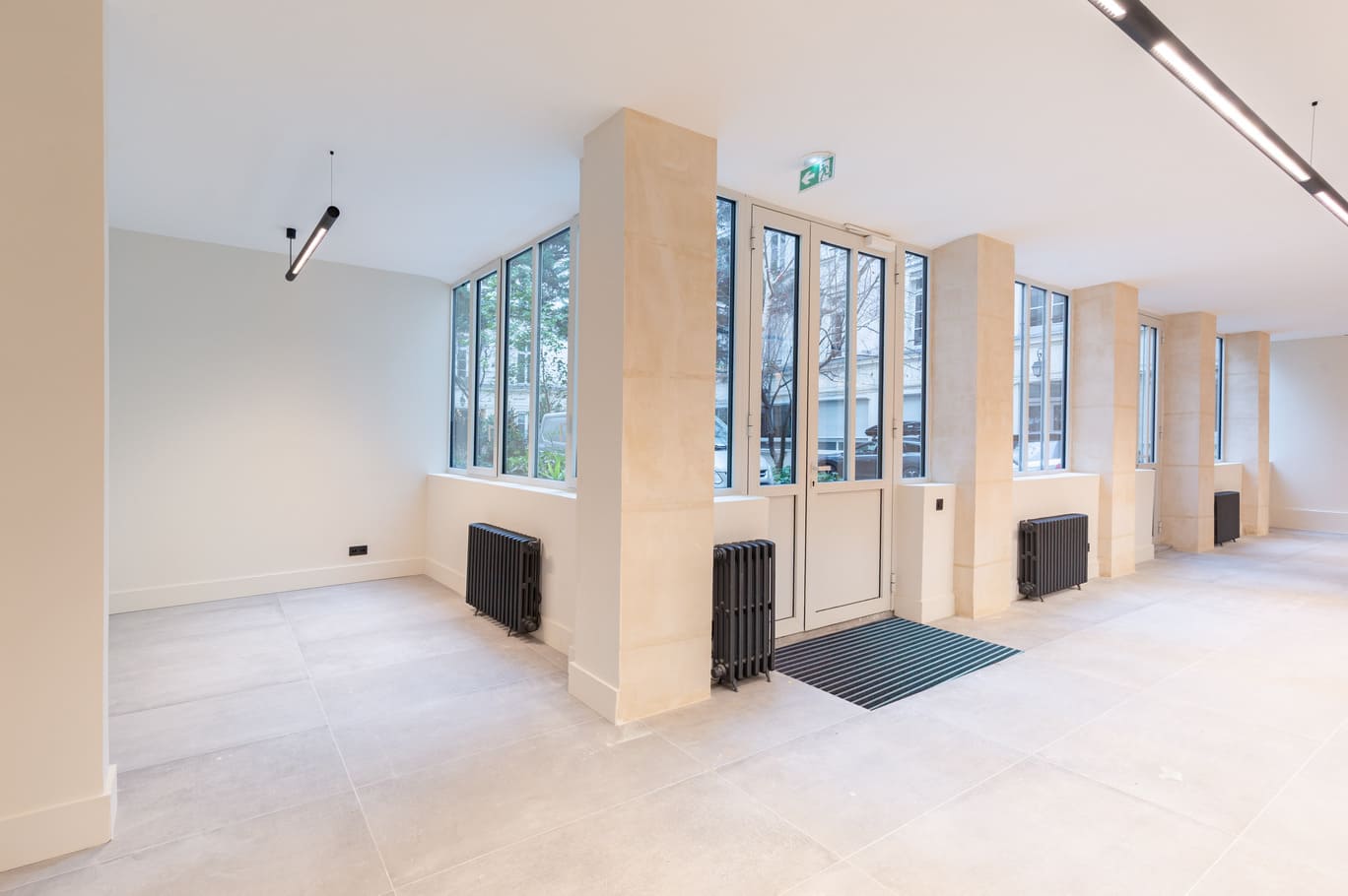 Quelle hauteur sous plafond pour des bureaux ? Standard, minimum et hauteur idéale