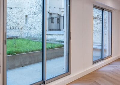 Menuiseries extérieures rénovées pour des bureaux à Paris 17e